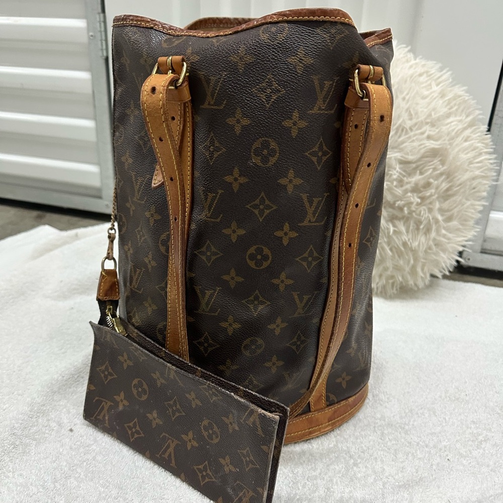 ✨LOUIS VUITTON LARGE BUCKET BAG